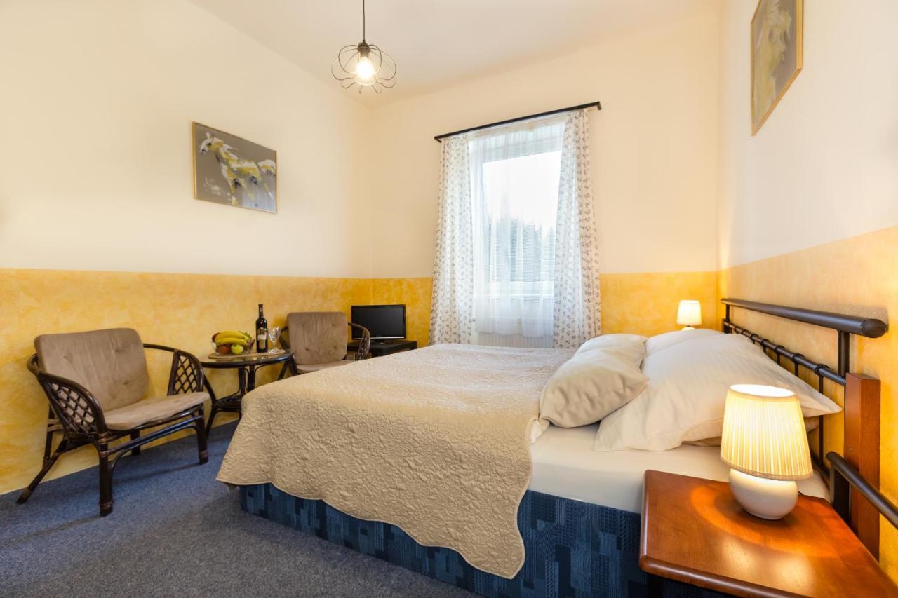 Hotel Atlas Ceske Budejovice Ngoại thất bức ảnh