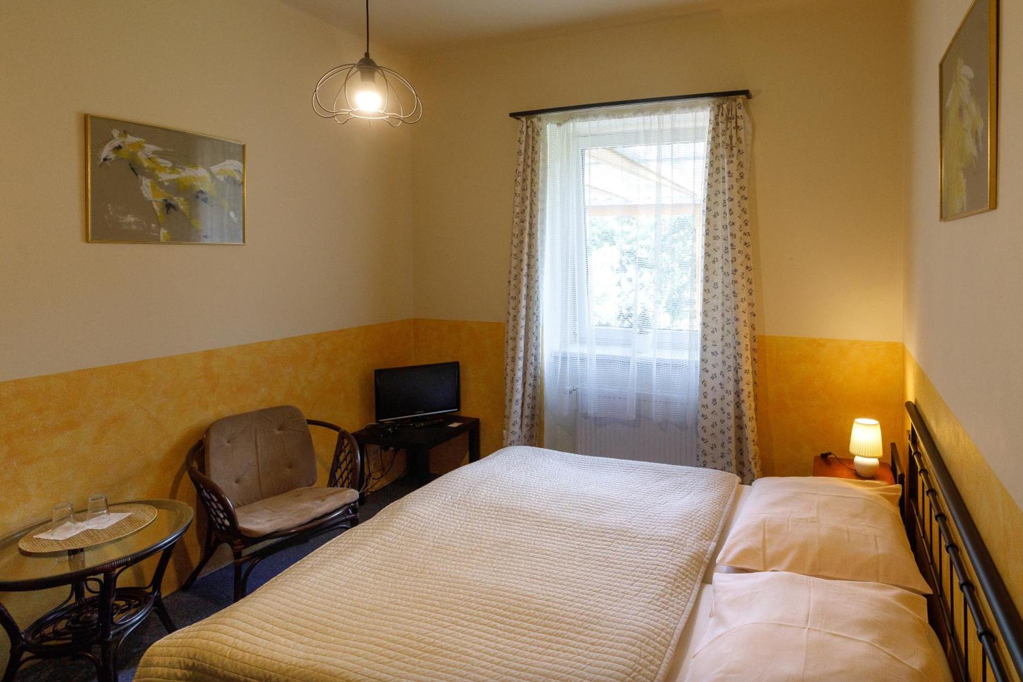 Hotel Atlas Ceske Budejovice Phòng bức ảnh
